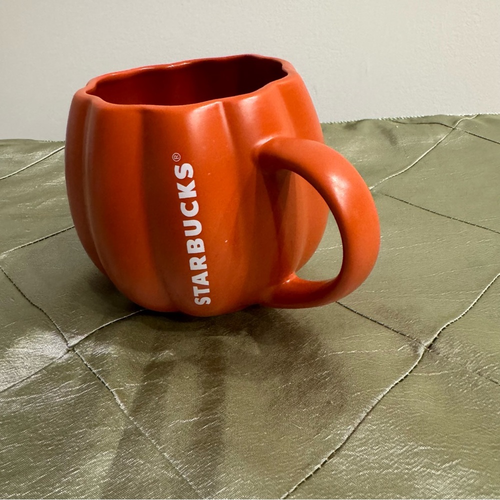 BNWT STARBUCKS coffee mug.